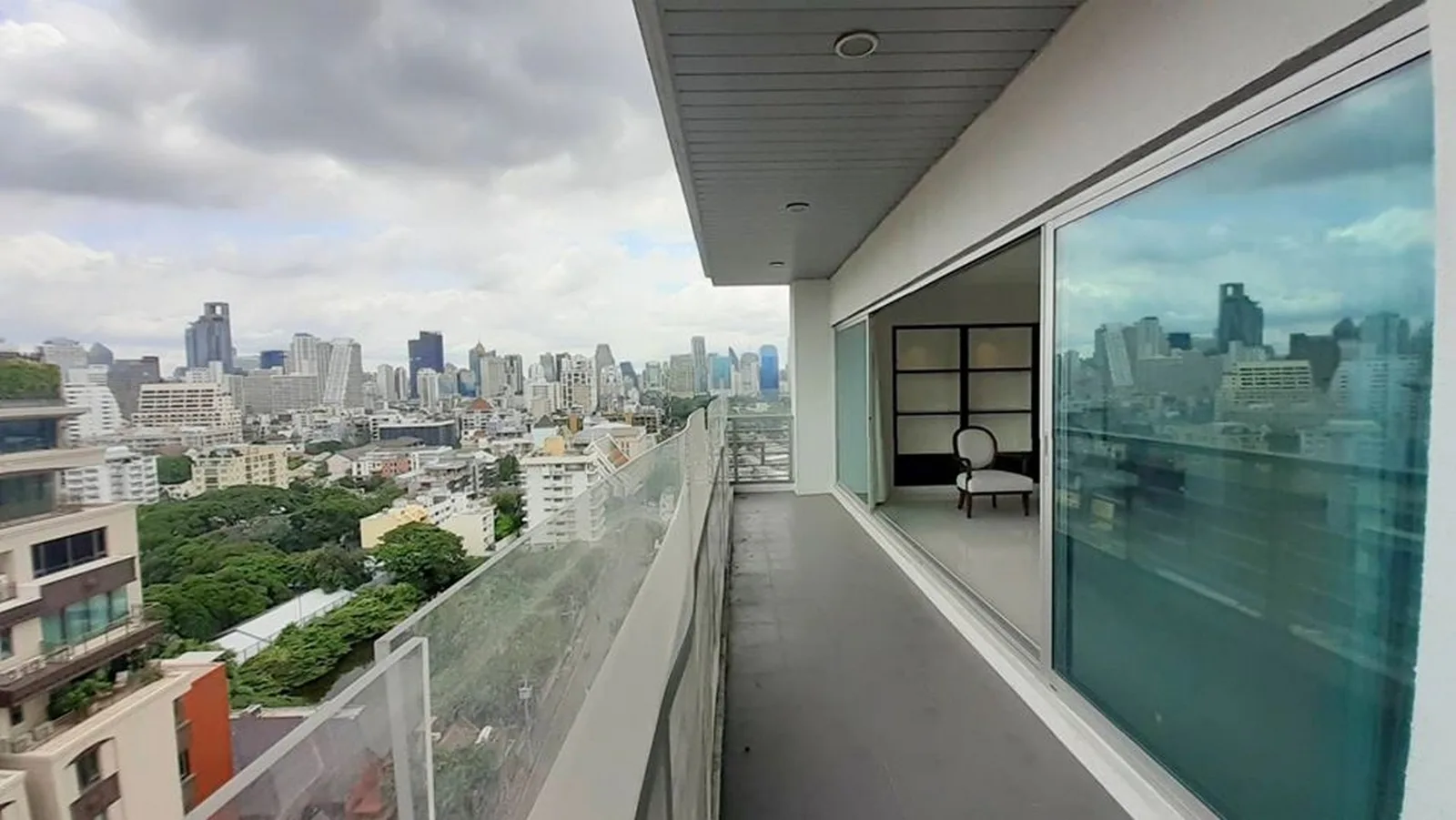 Royal Residence Park — photo 10