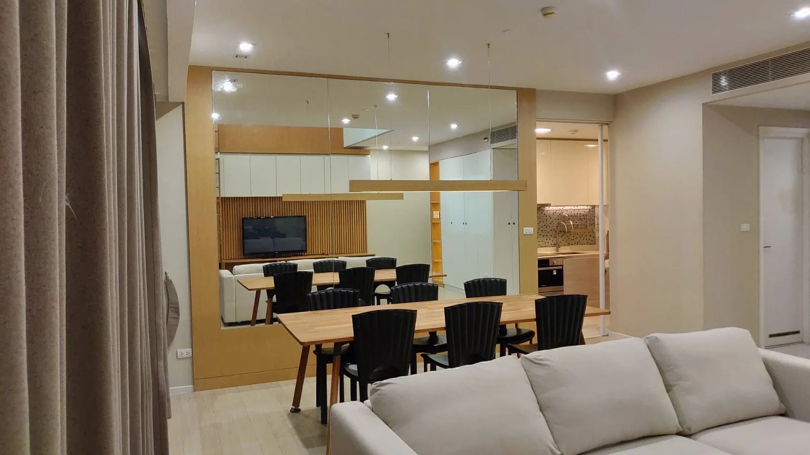 The Room Sukhumvit 21 — photo 2