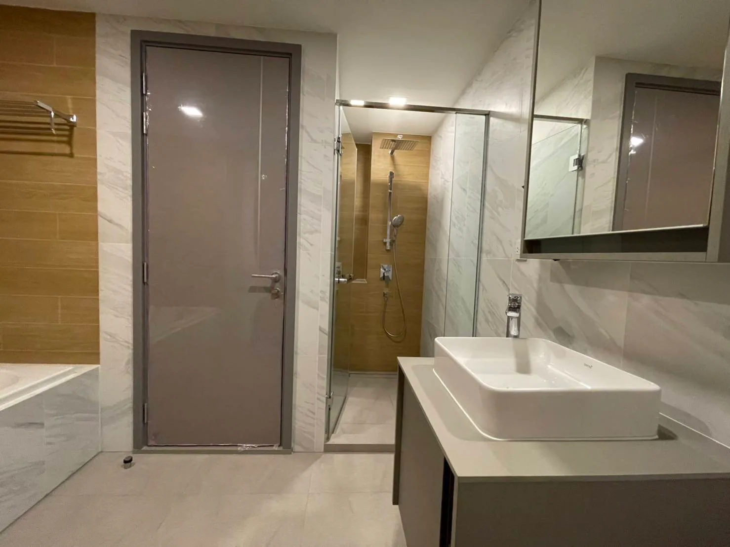 Taka Haus Ekamai 12 — photo 10