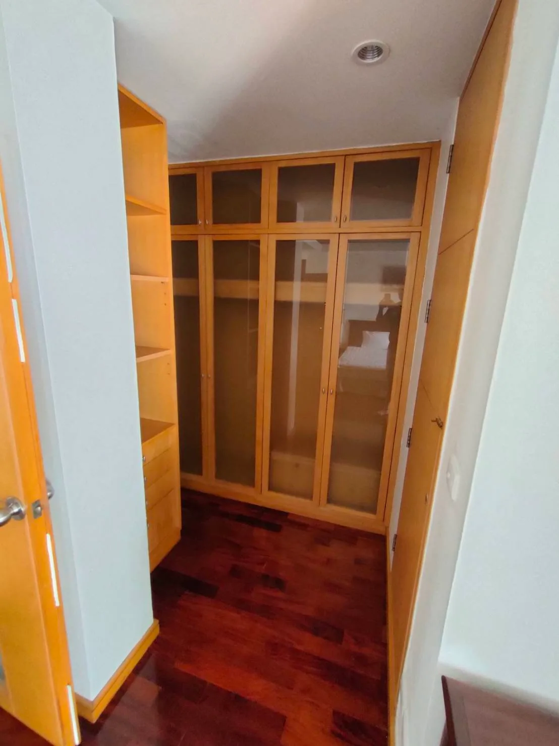Esmeralda Apartments — photo 13