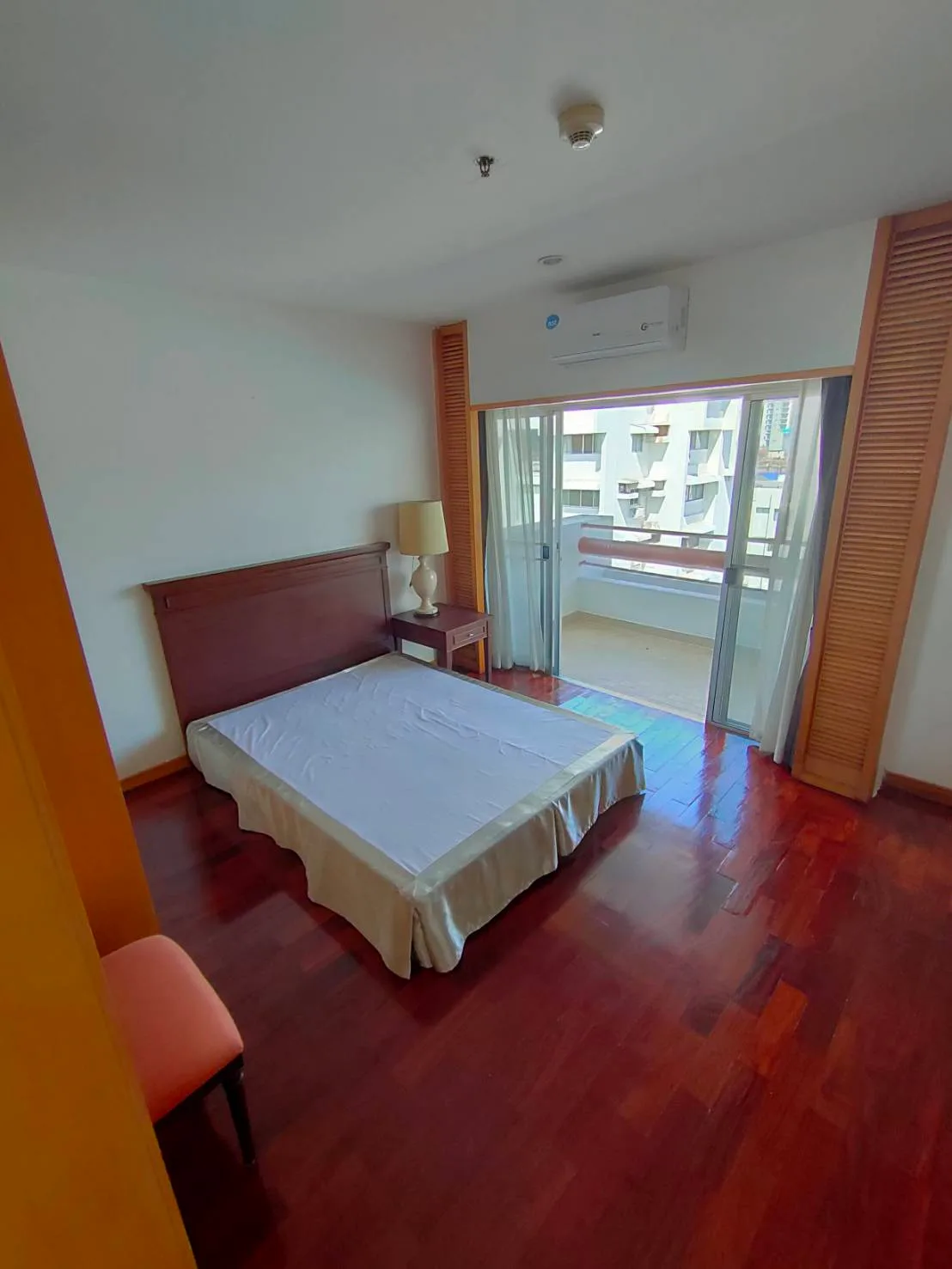 Esmeralda Apartments — photo 6