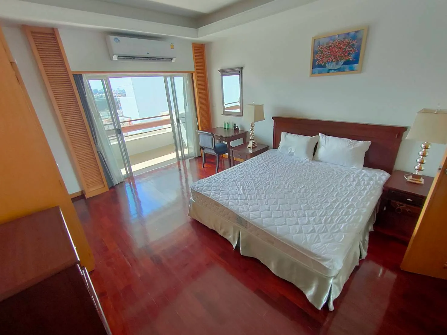 Esmeralda Apartments — photo 7