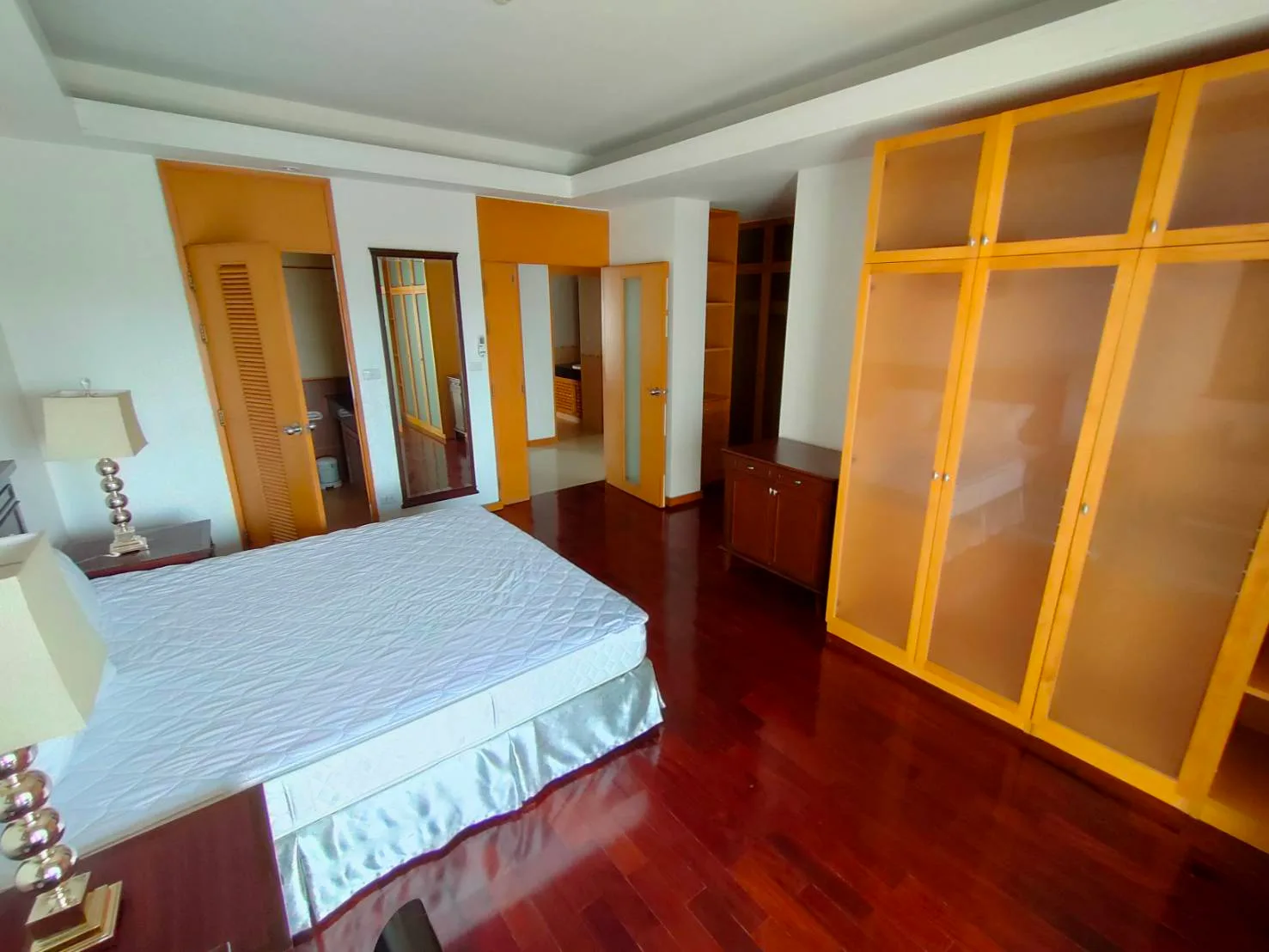 Esmeralda Apartments — photo 10