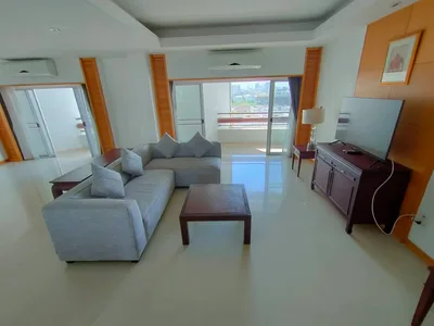 Esmeralda Apartments