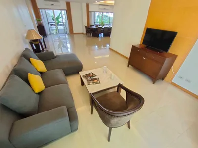 Esmeralda Apartments