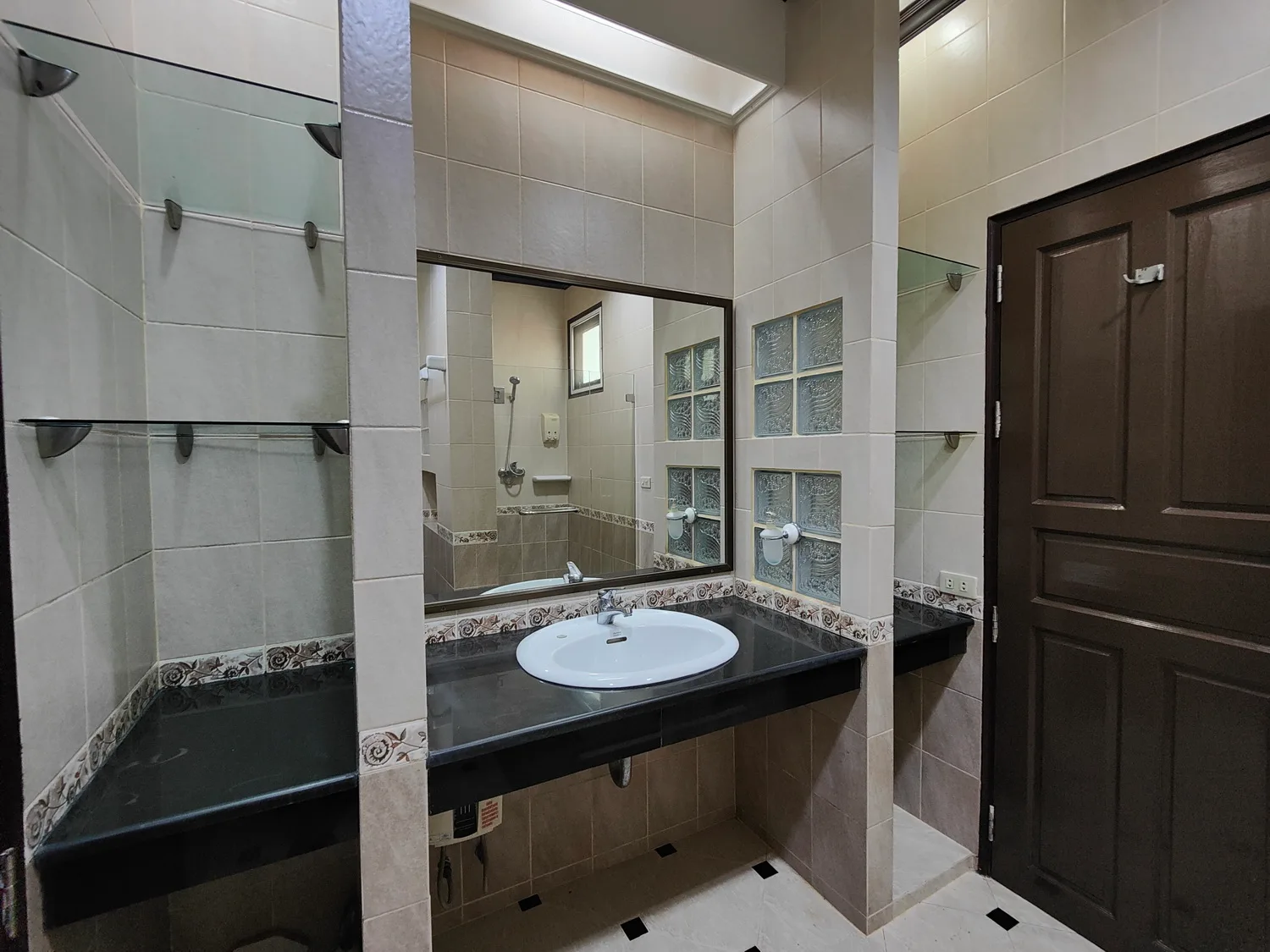 Single House Charoen Mit 25 — photo 16