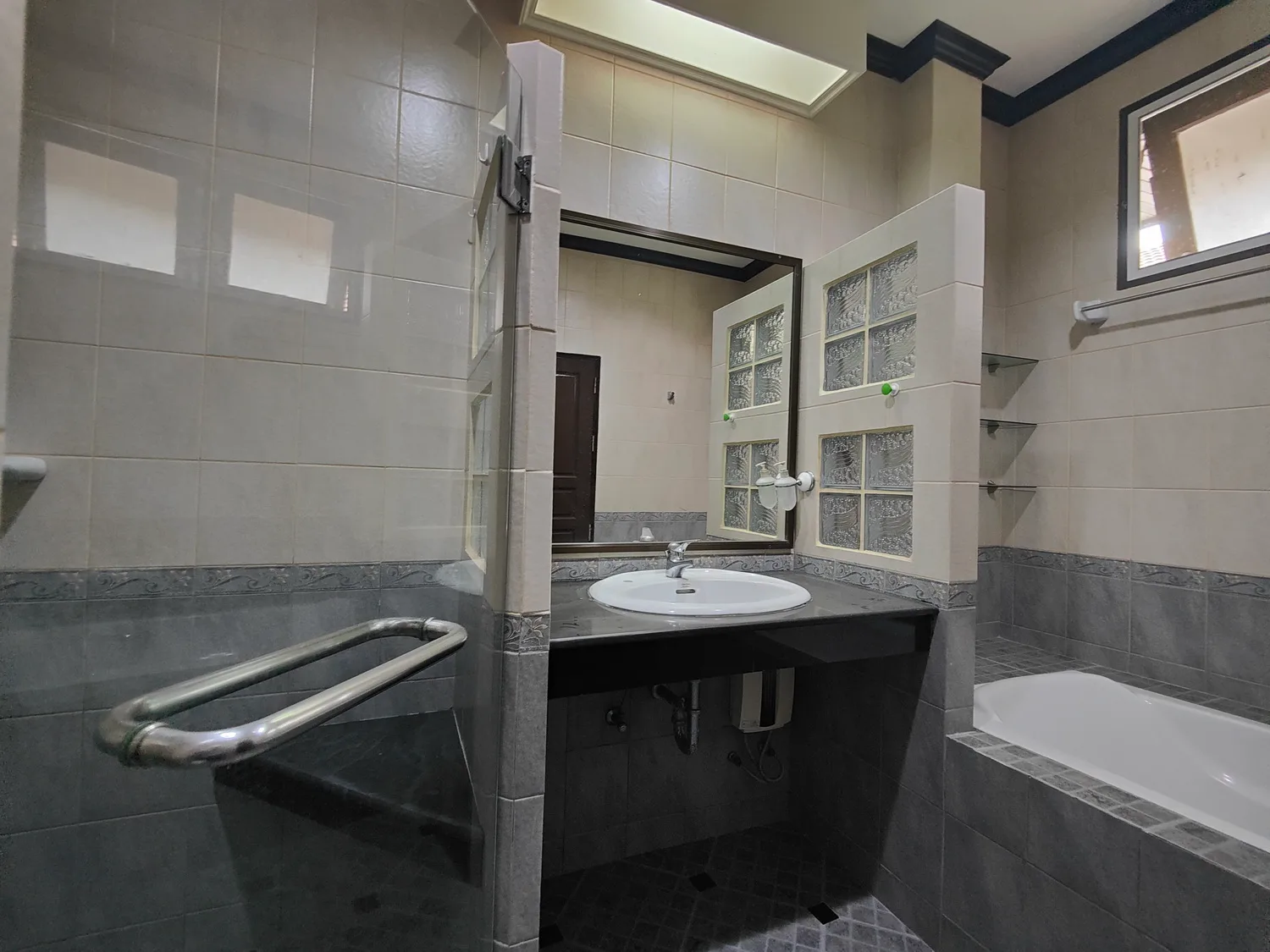 Single House Charoen Mit 25 — photo 17