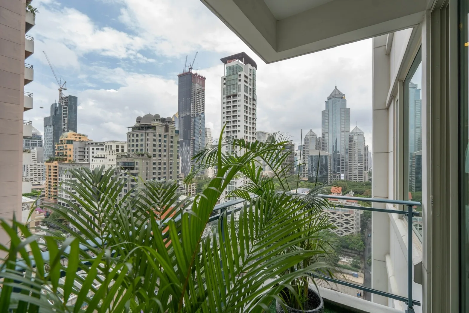 Q Langsuan — photo 9