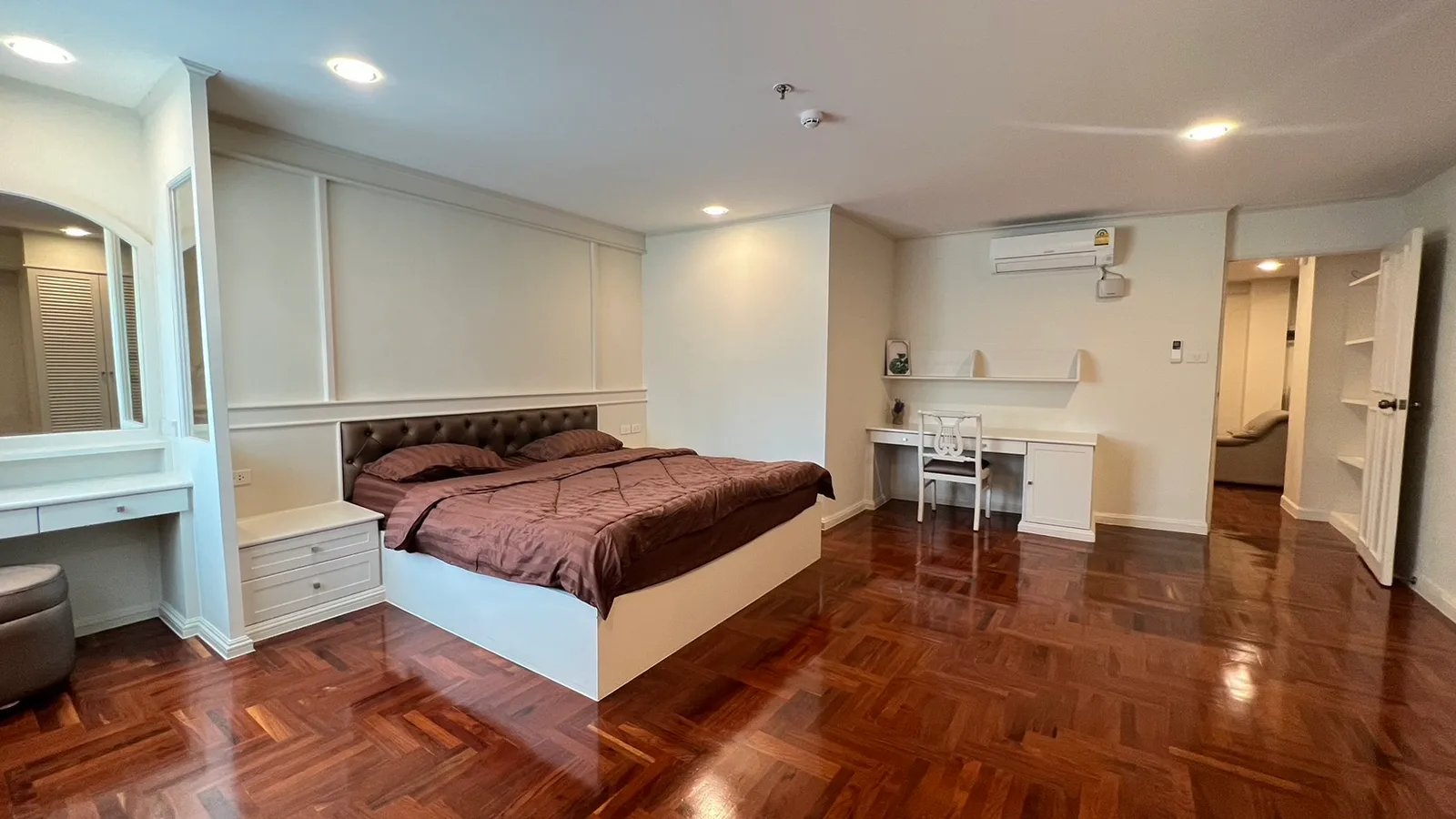 M Tower Apartment — photo 6