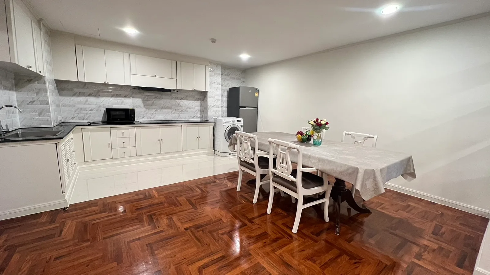 M Tower Apartment — photo 7