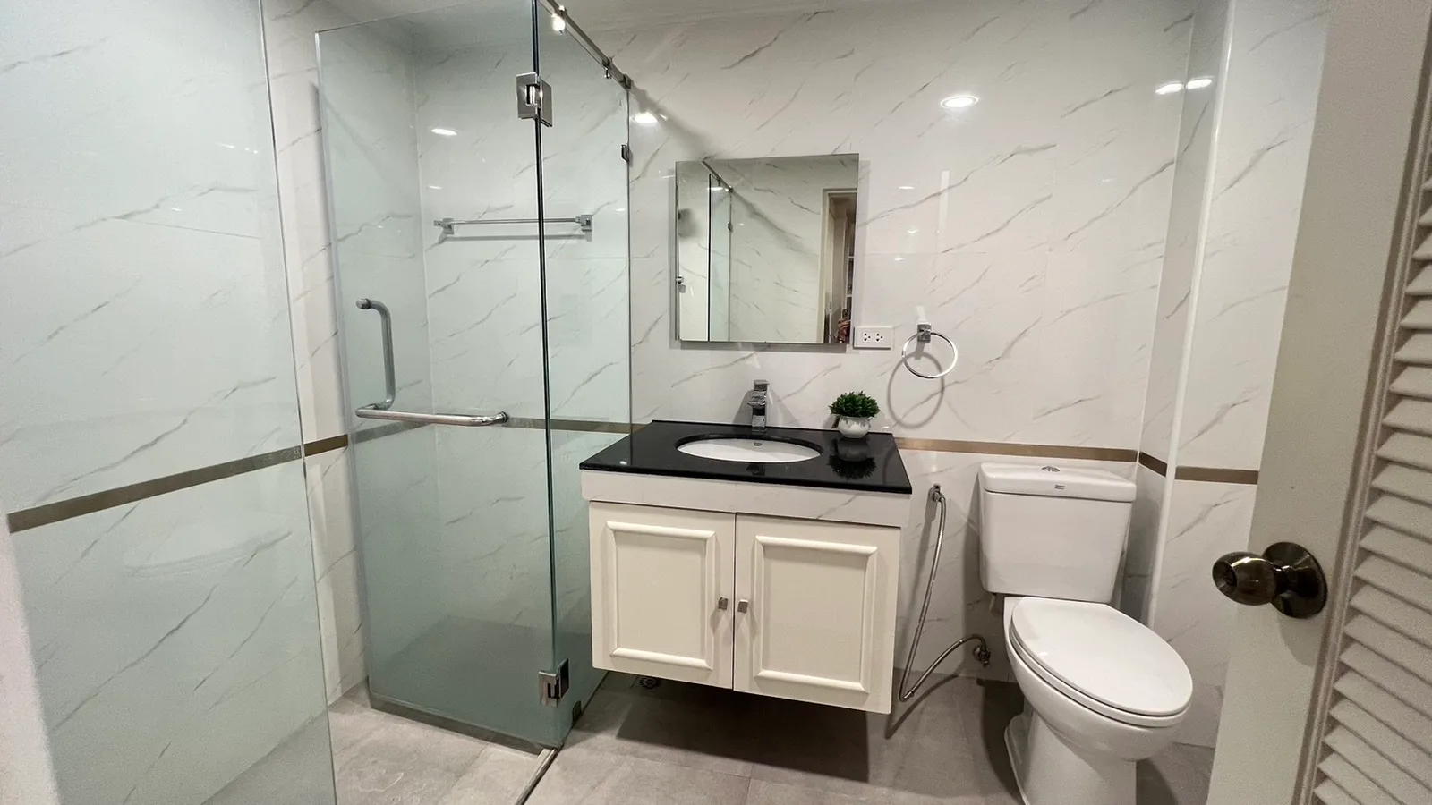 M Tower Apartment — photo 9