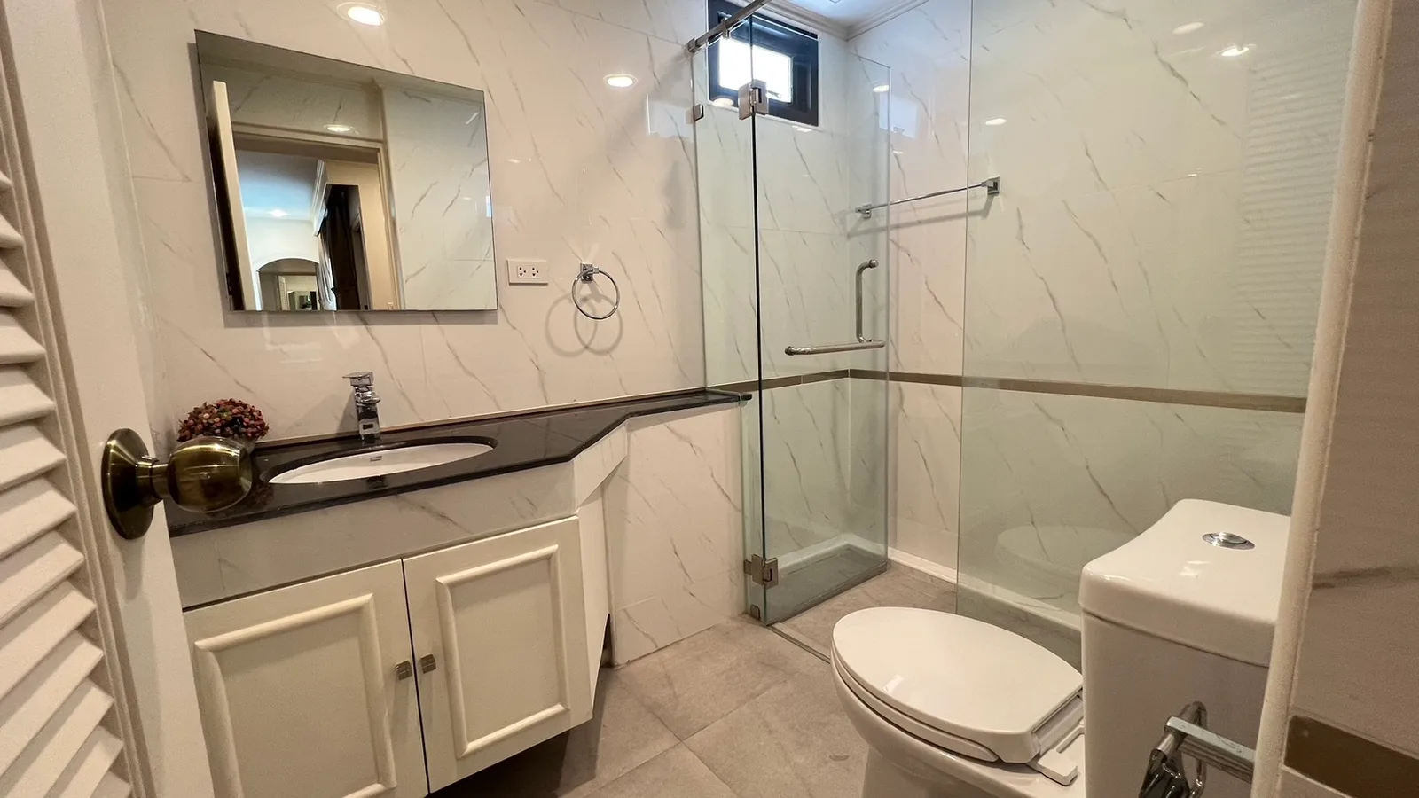M Tower Apartment — photo 10