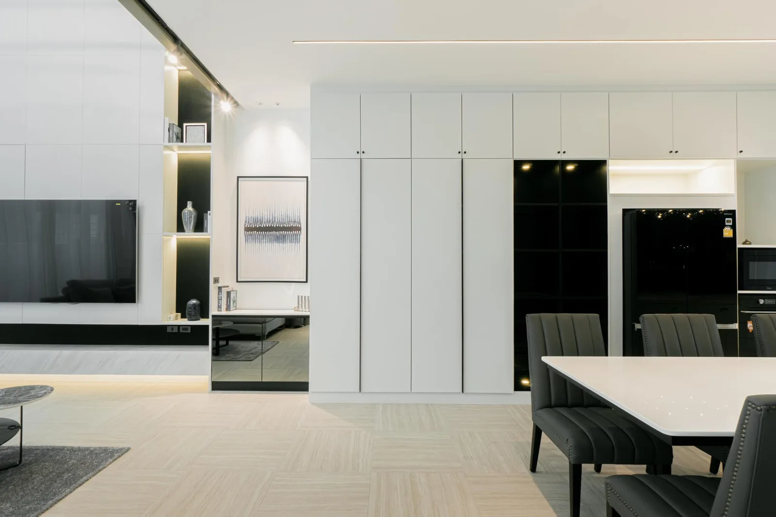 The Luxury Home — photo 2