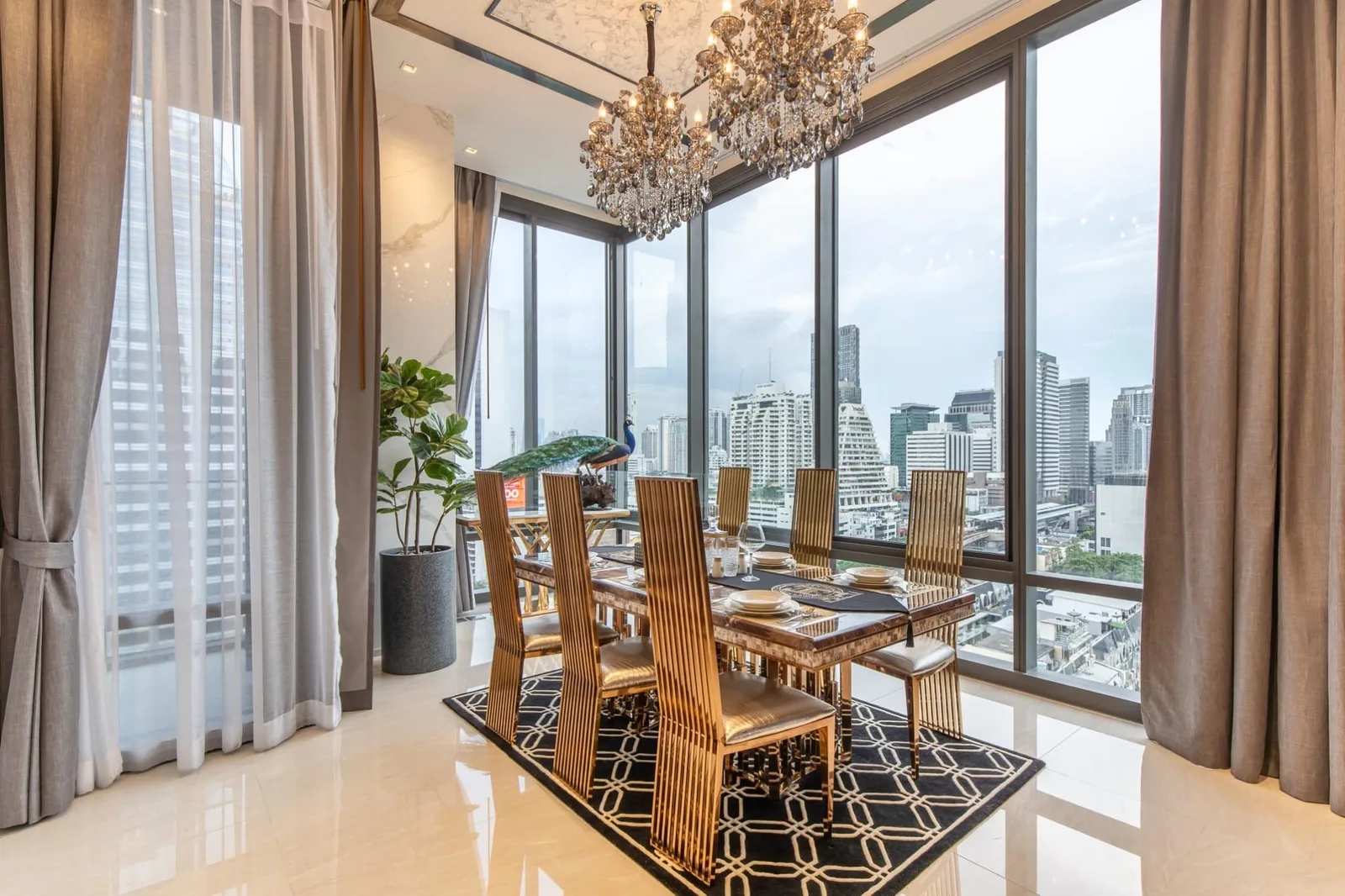 Ashton Silom — photo 1