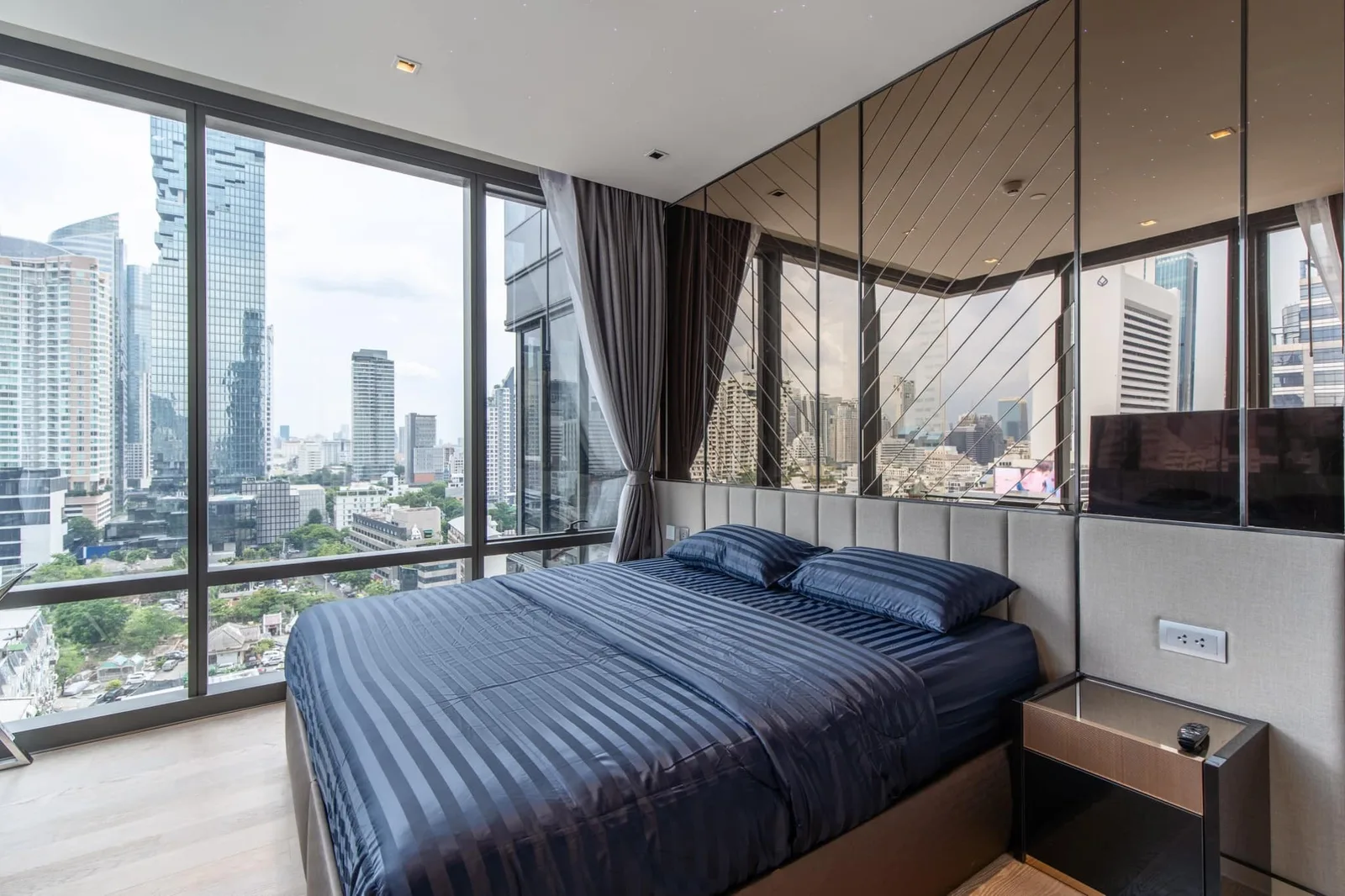 Ashton Silom — photo 10