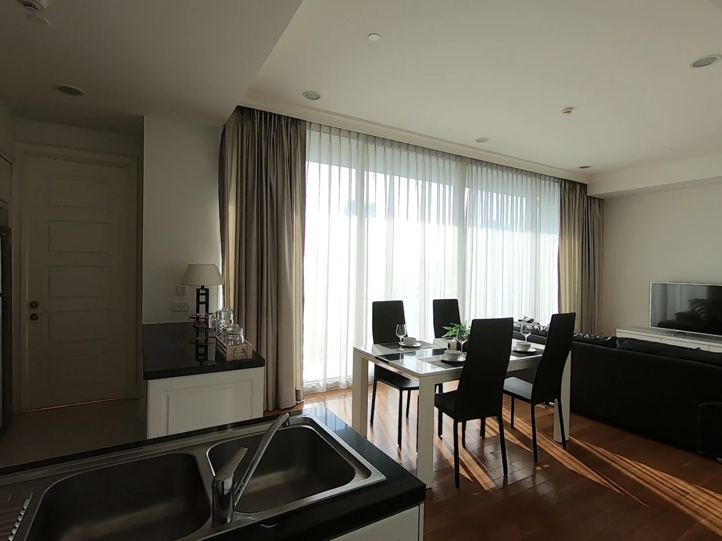 Royce Private Residences — photo 6