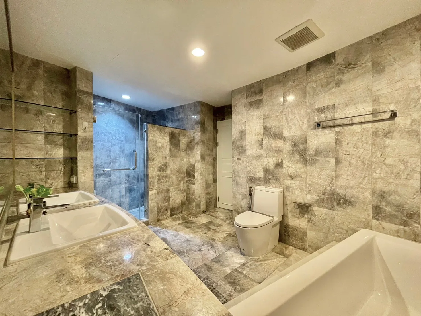 Supakarn Condominium — photo 16