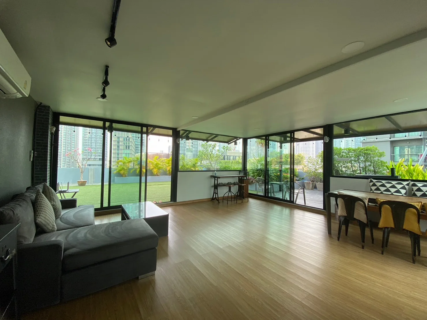 Quad Sukhumvit 36 Serviced Apartment — photo 8