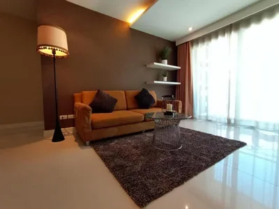 Le Nice Ekamai