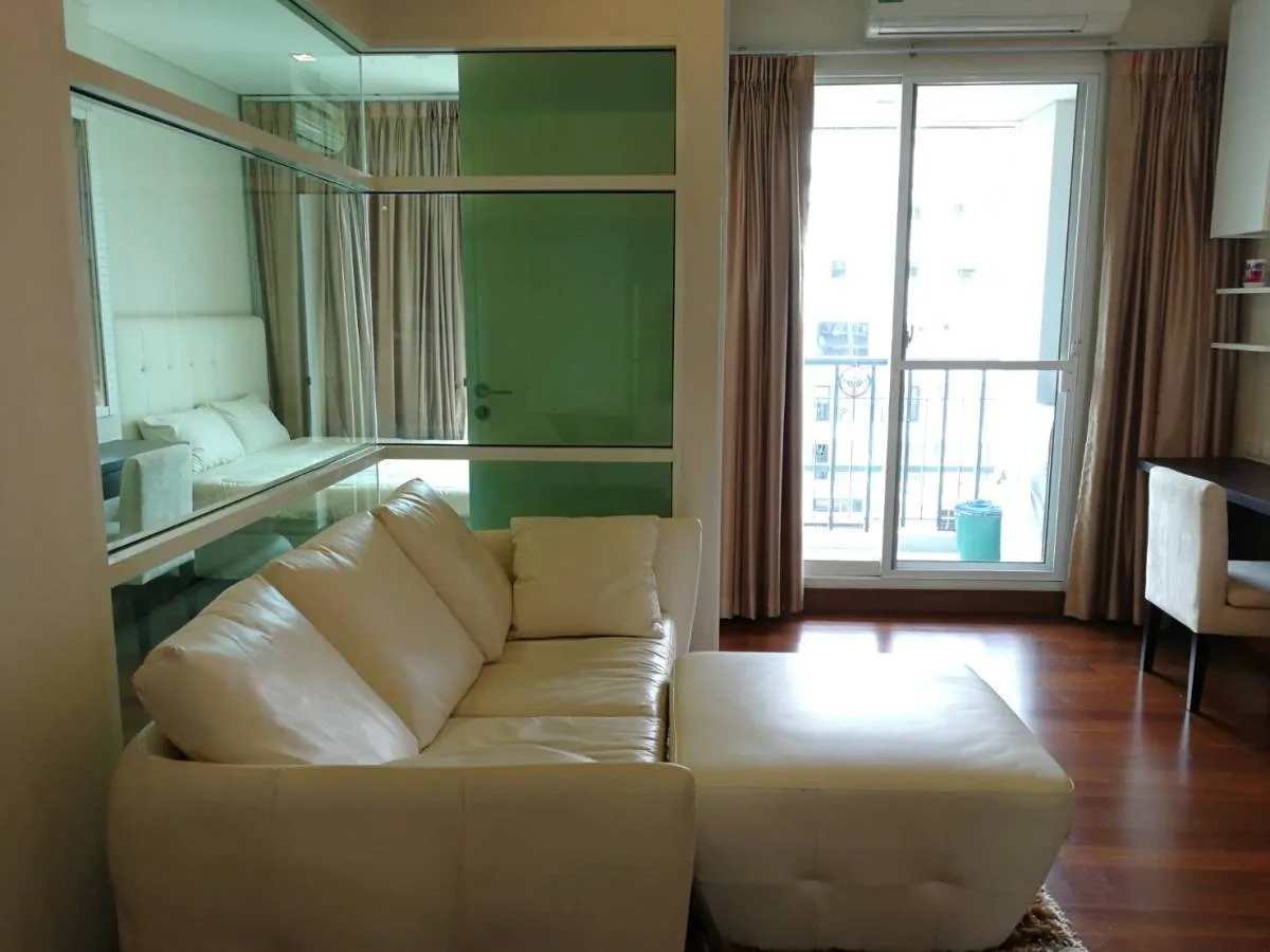 Ivy Thonglor — photo 2