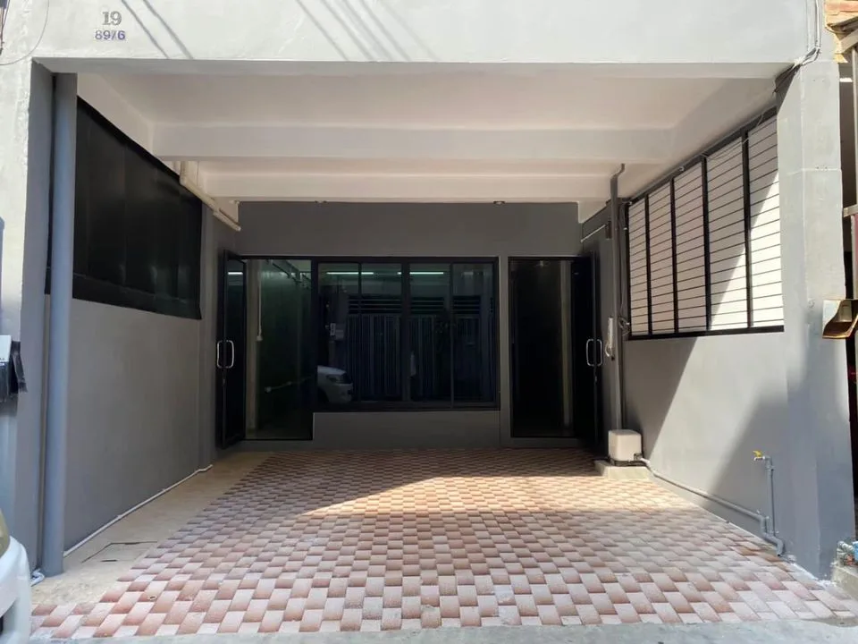 Office Sathorn 9 — photo 2