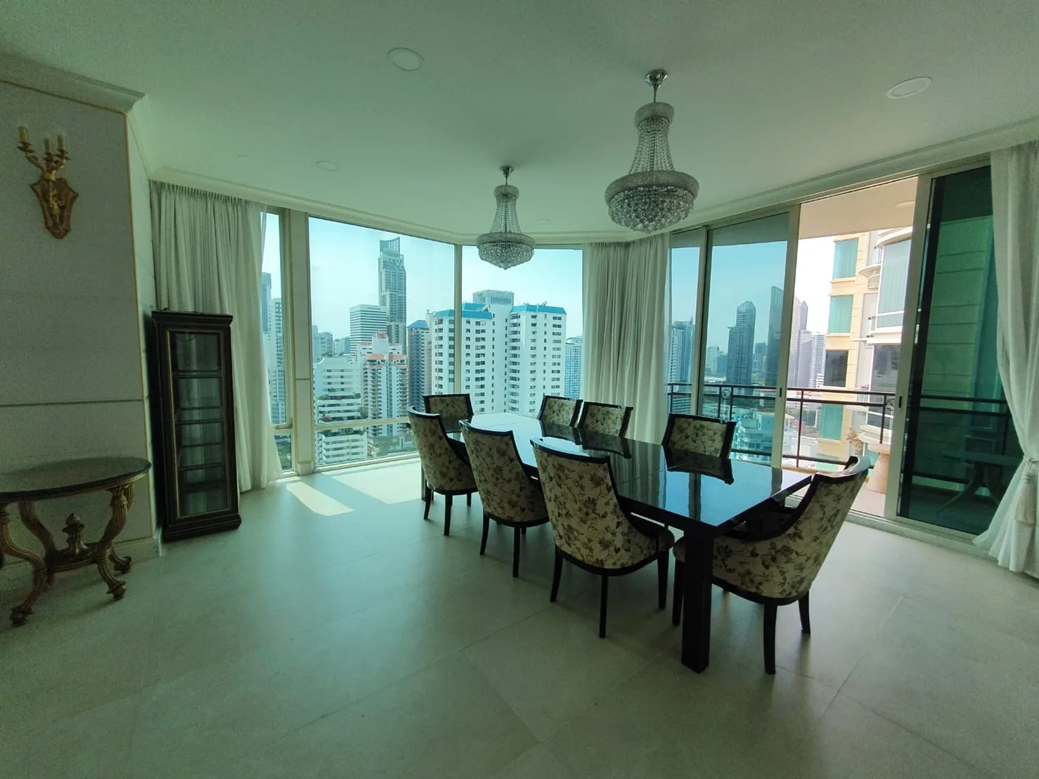 Royce Private Residences — photo 2