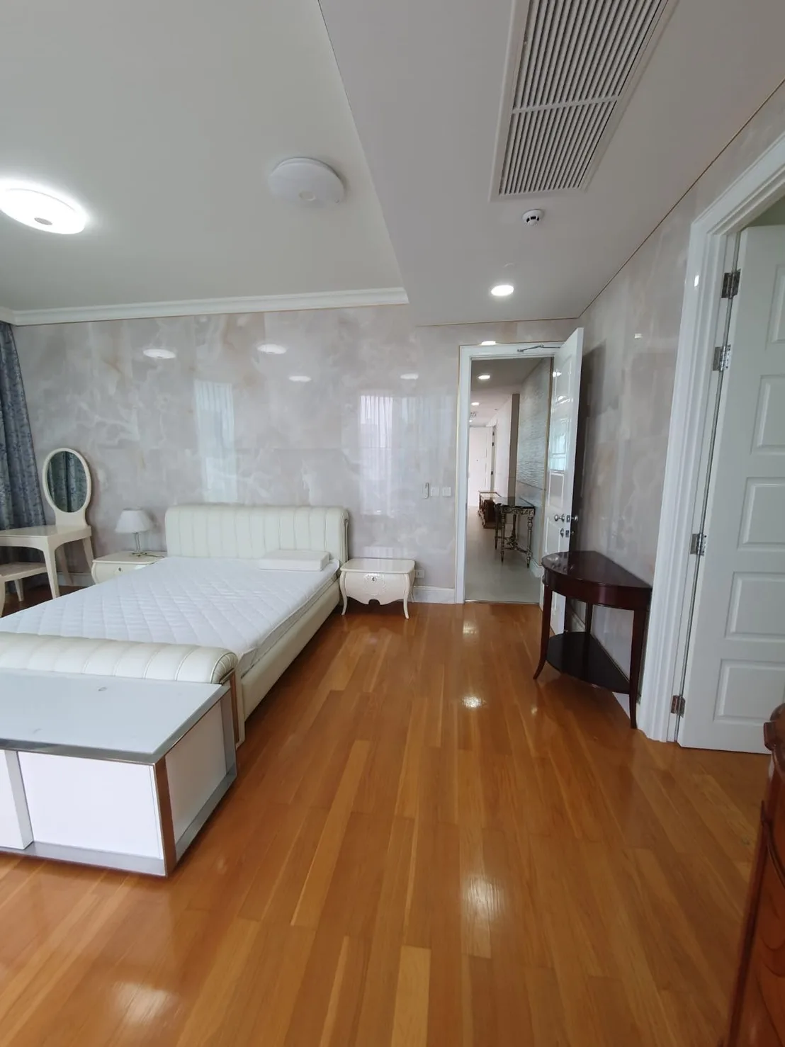 Royce Private Residences — photo 8