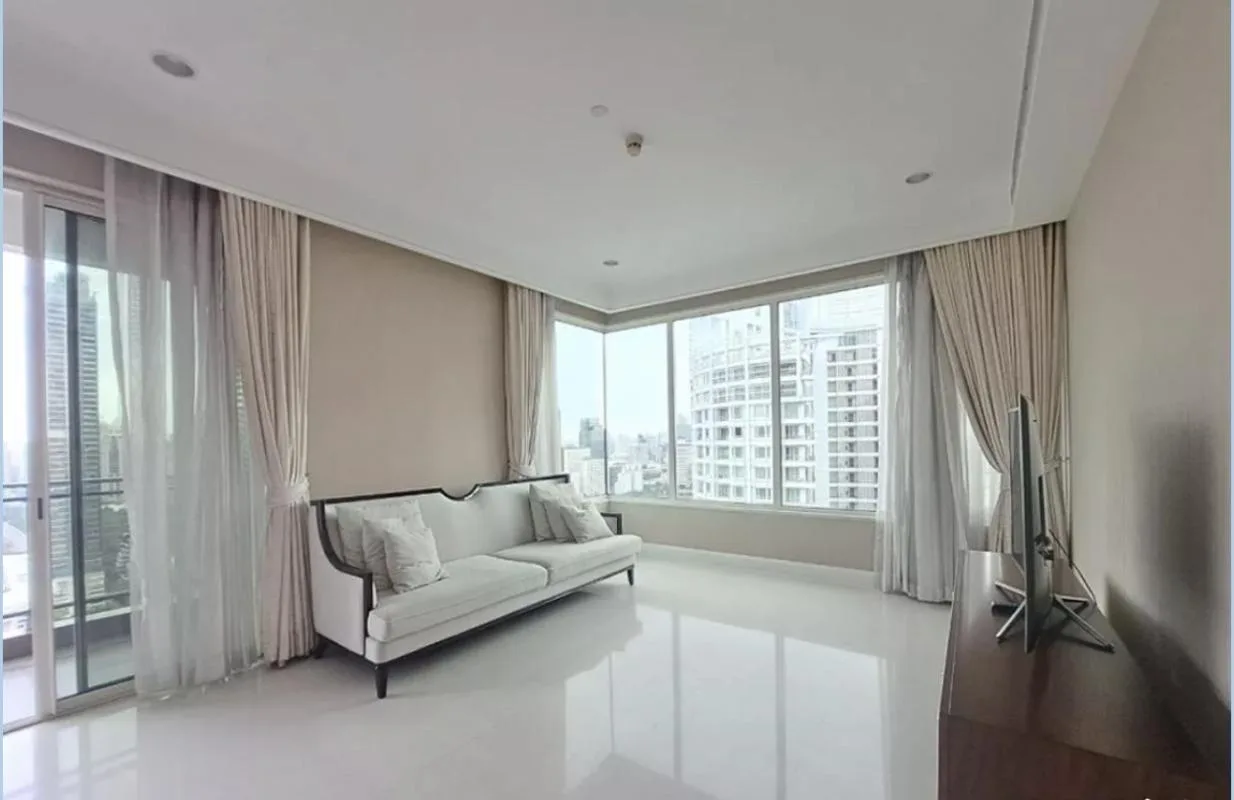 Q Langsuan — photo 2