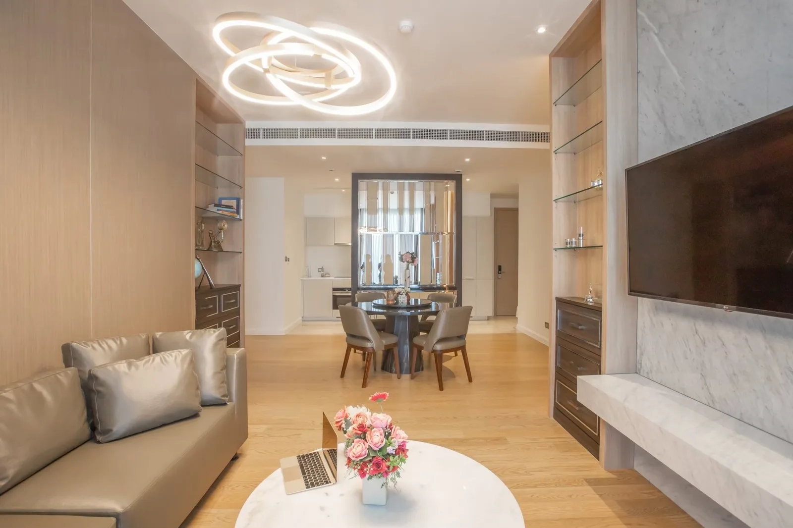 Magnolias Waterfront Residences — photo 1