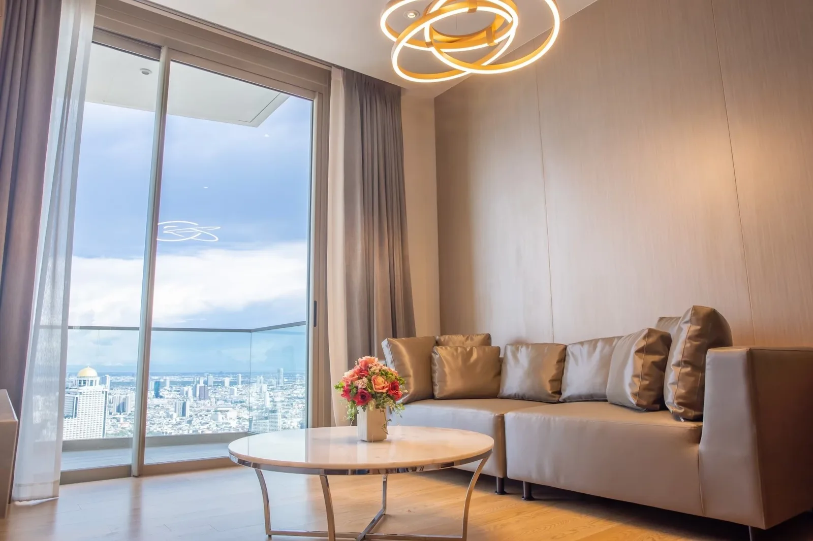 Magnolias Waterfront Residences — photo 2