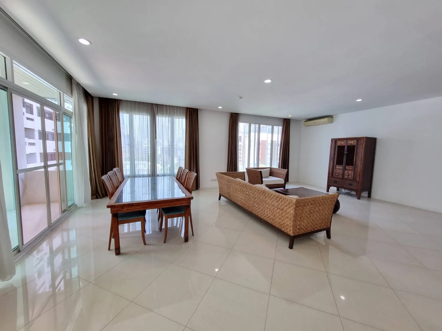 The Verandah - Sukhumvit Soi 23 — photo 3