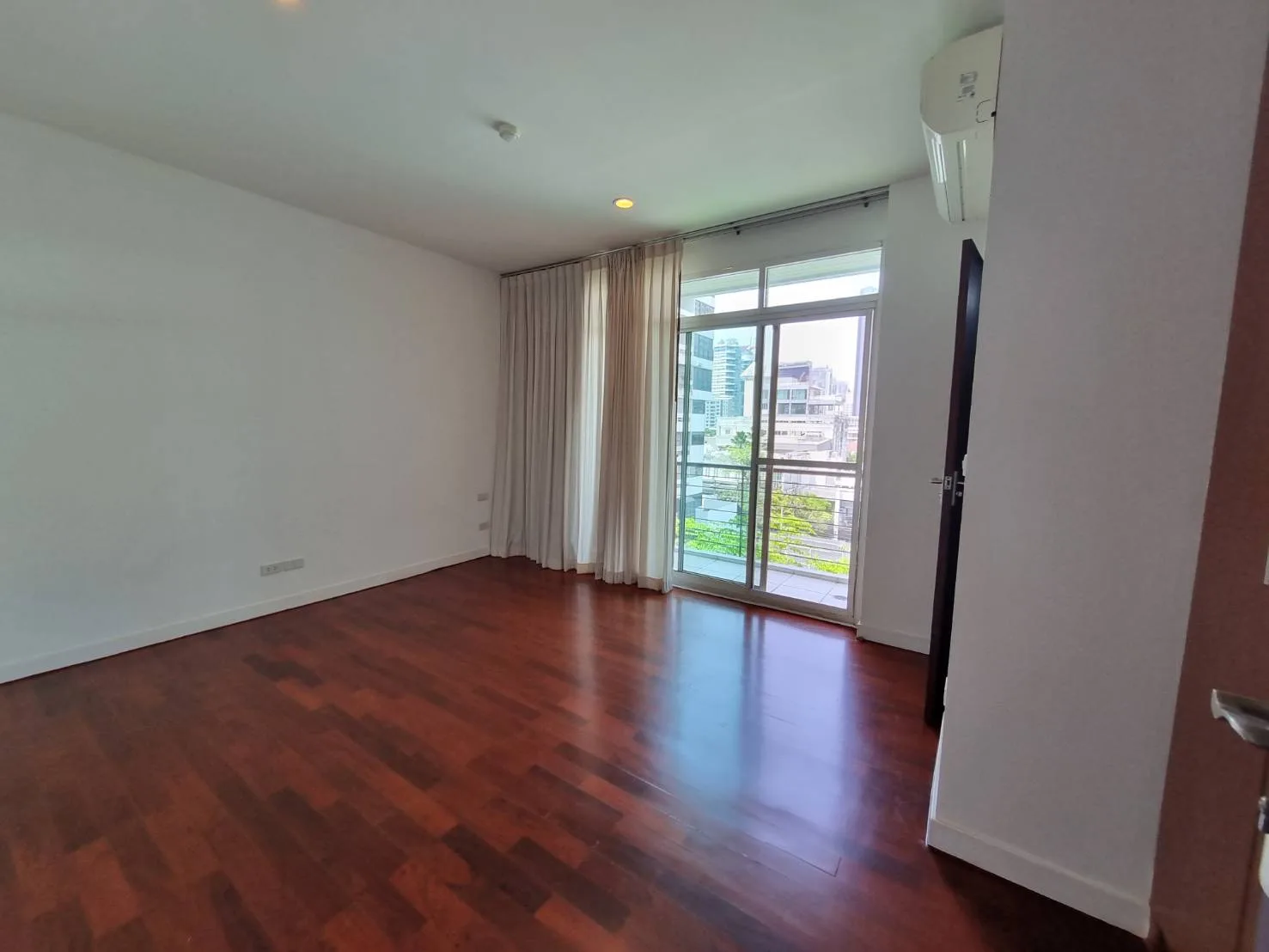 The Verandah - Sukhumvit Soi 23 — photo 7