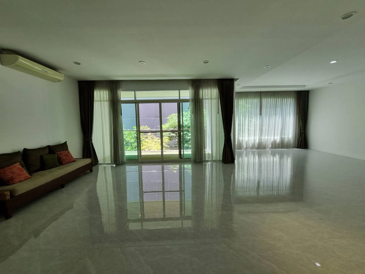 The Verandah - Sukhumvit Soi 23 — photo 4