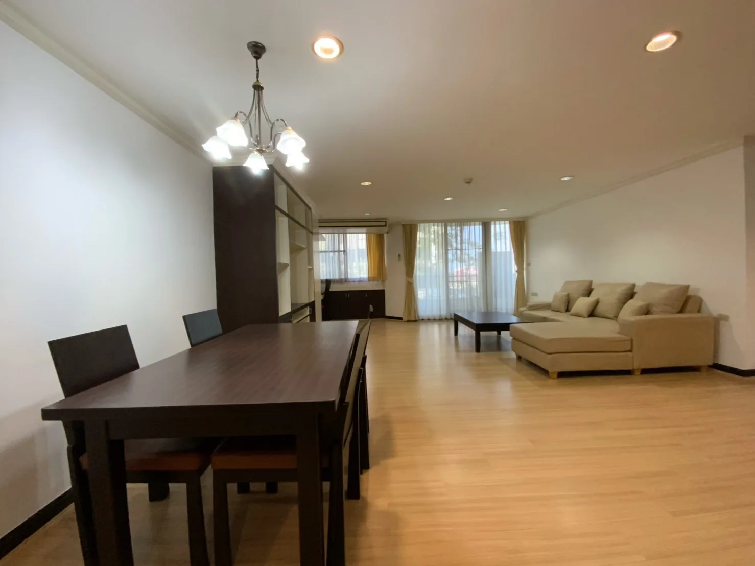 Supalai Place — photo 1
