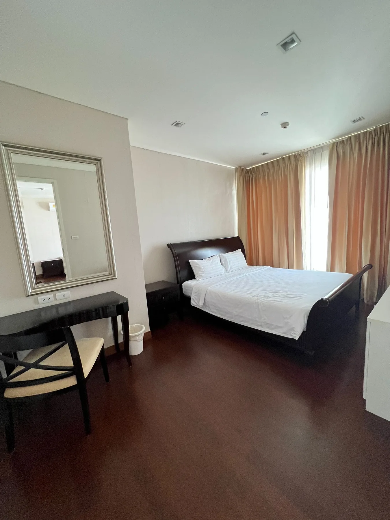 Ivy Thonglor — photo 2