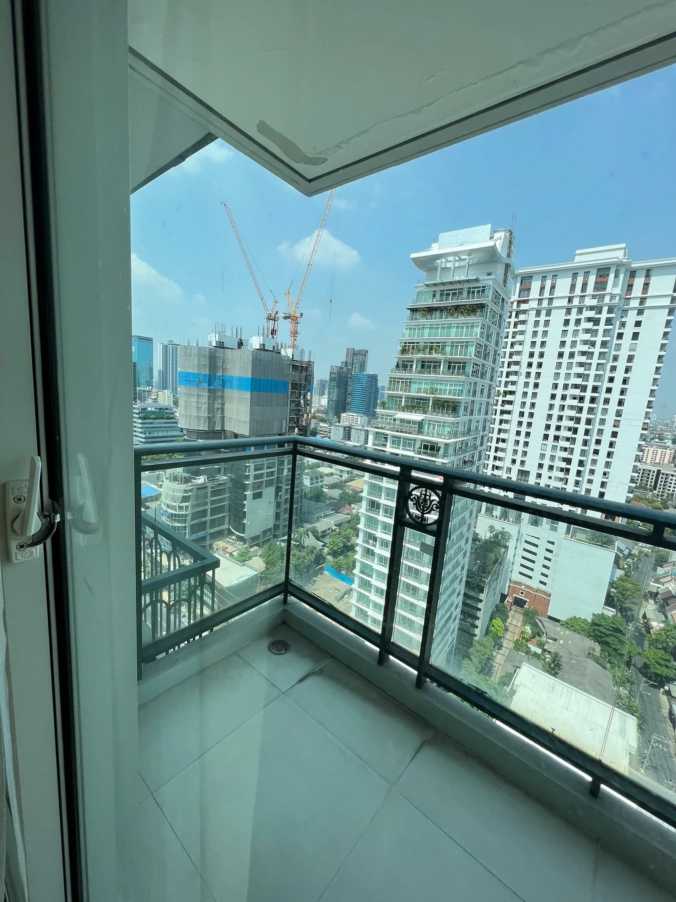 Ivy Thonglor — photo 9