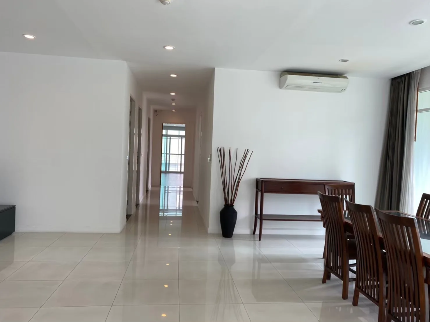 The Verandah - Sukhumvit Soi 23 — photo 2