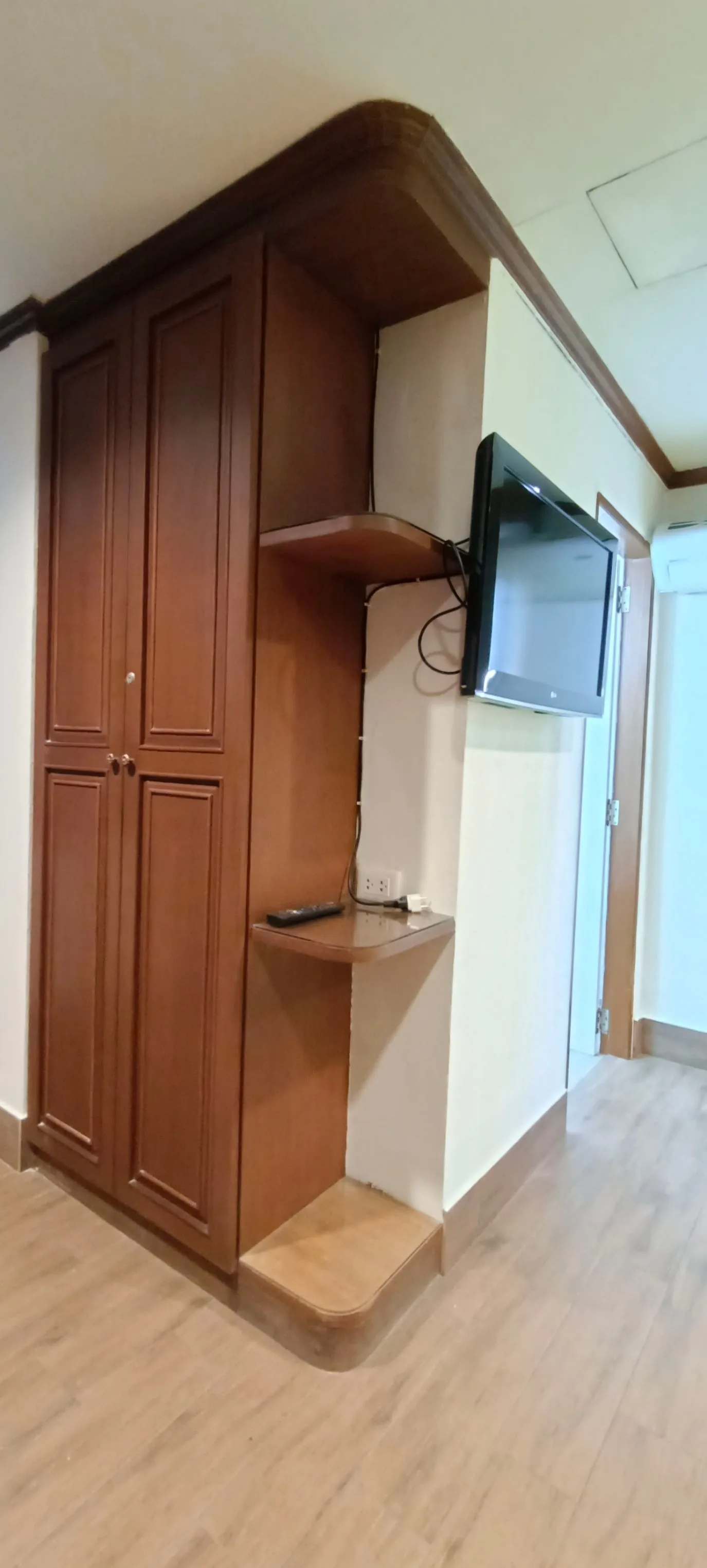 Beverly Tower Condo — photo 2