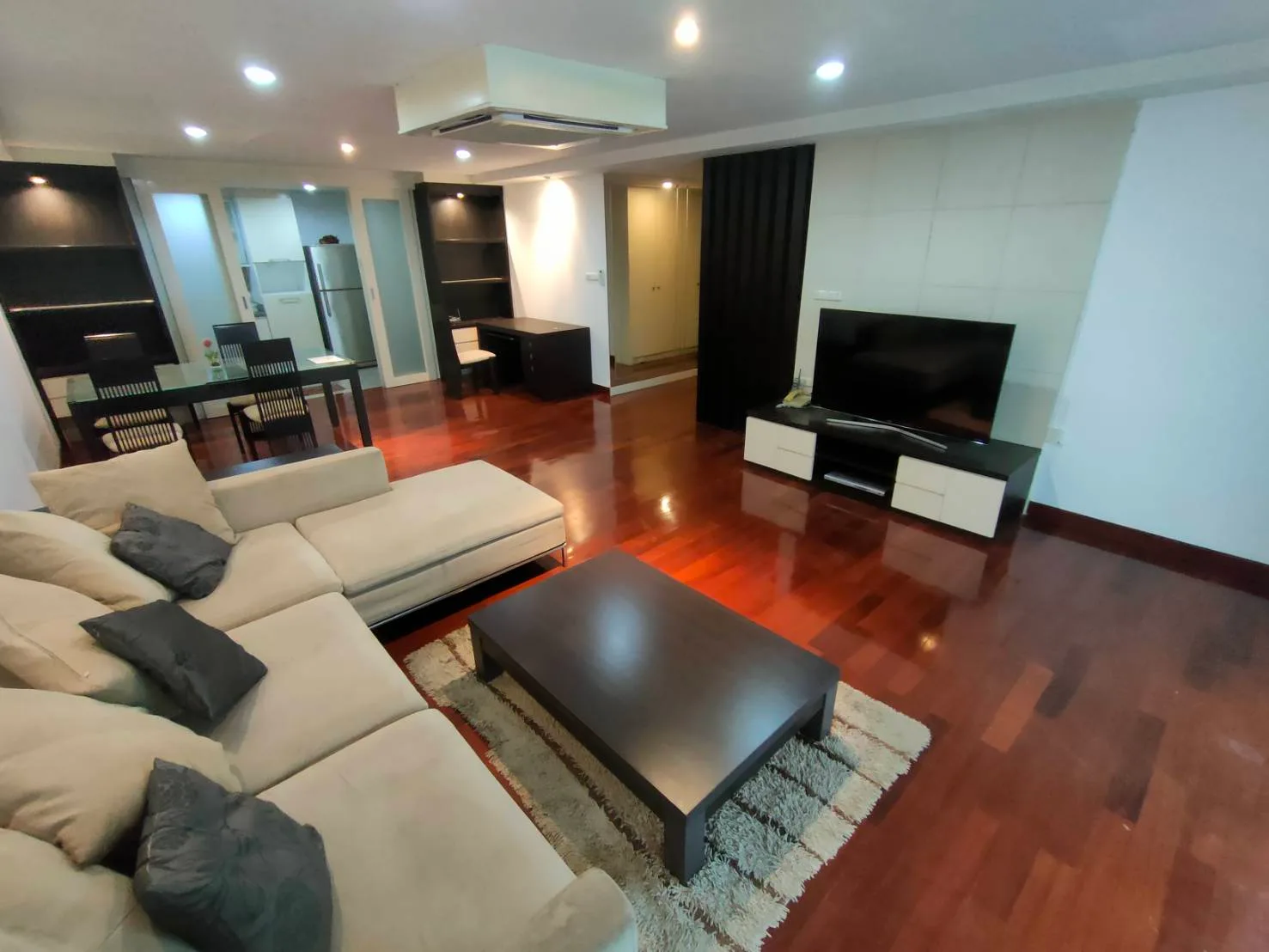 Urbana Sukhumvit 15 — photo 2