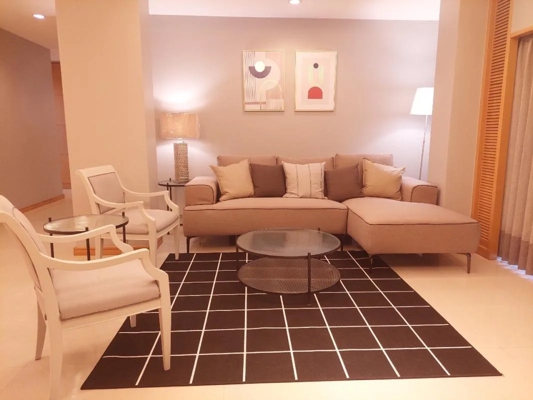 Esmeralda Apartments — photo 2
