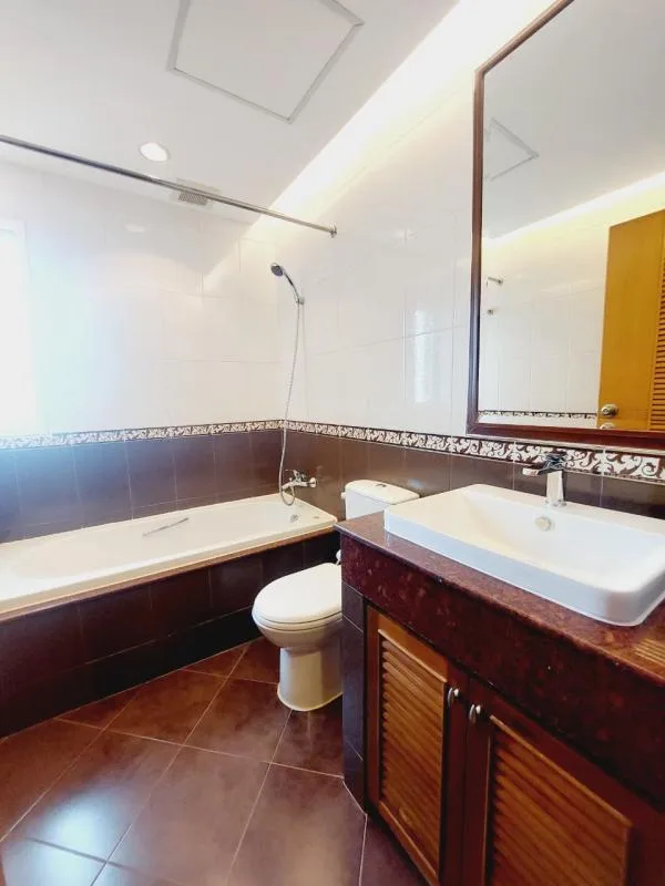 Esmeralda Apartments — photo 14