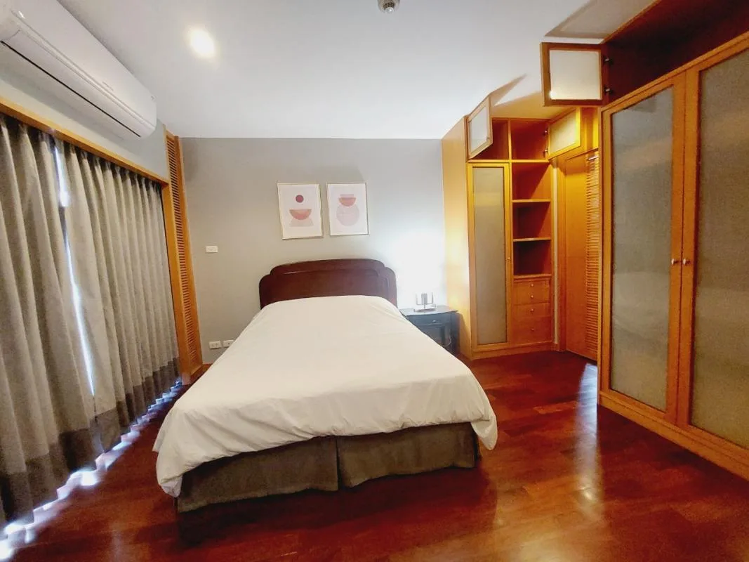 Esmeralda Apartments — photo 8
