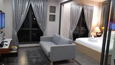 The Rich Sathorn – Taksin