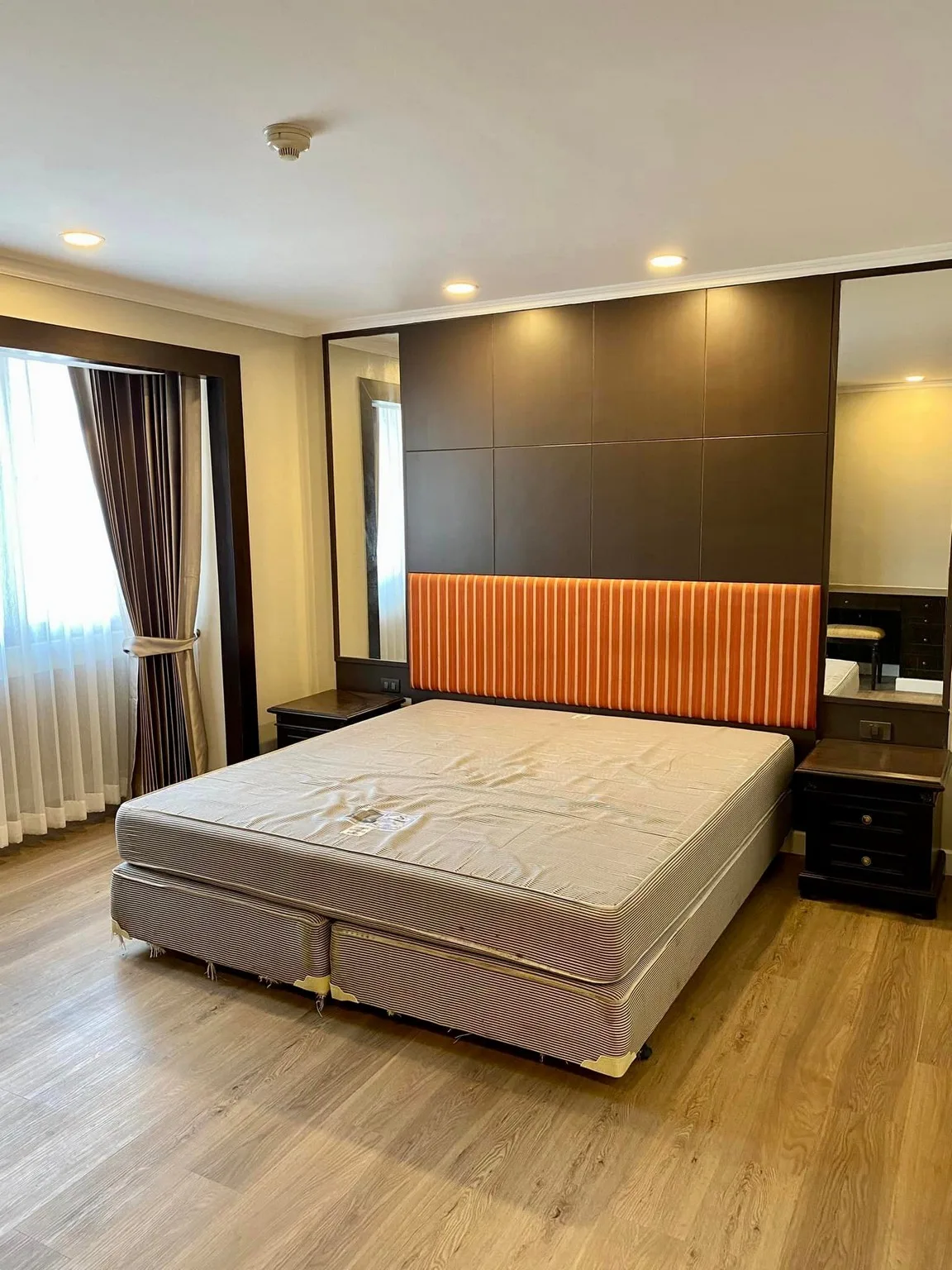 Omni Tower Sukhumvit Nana — photo 2