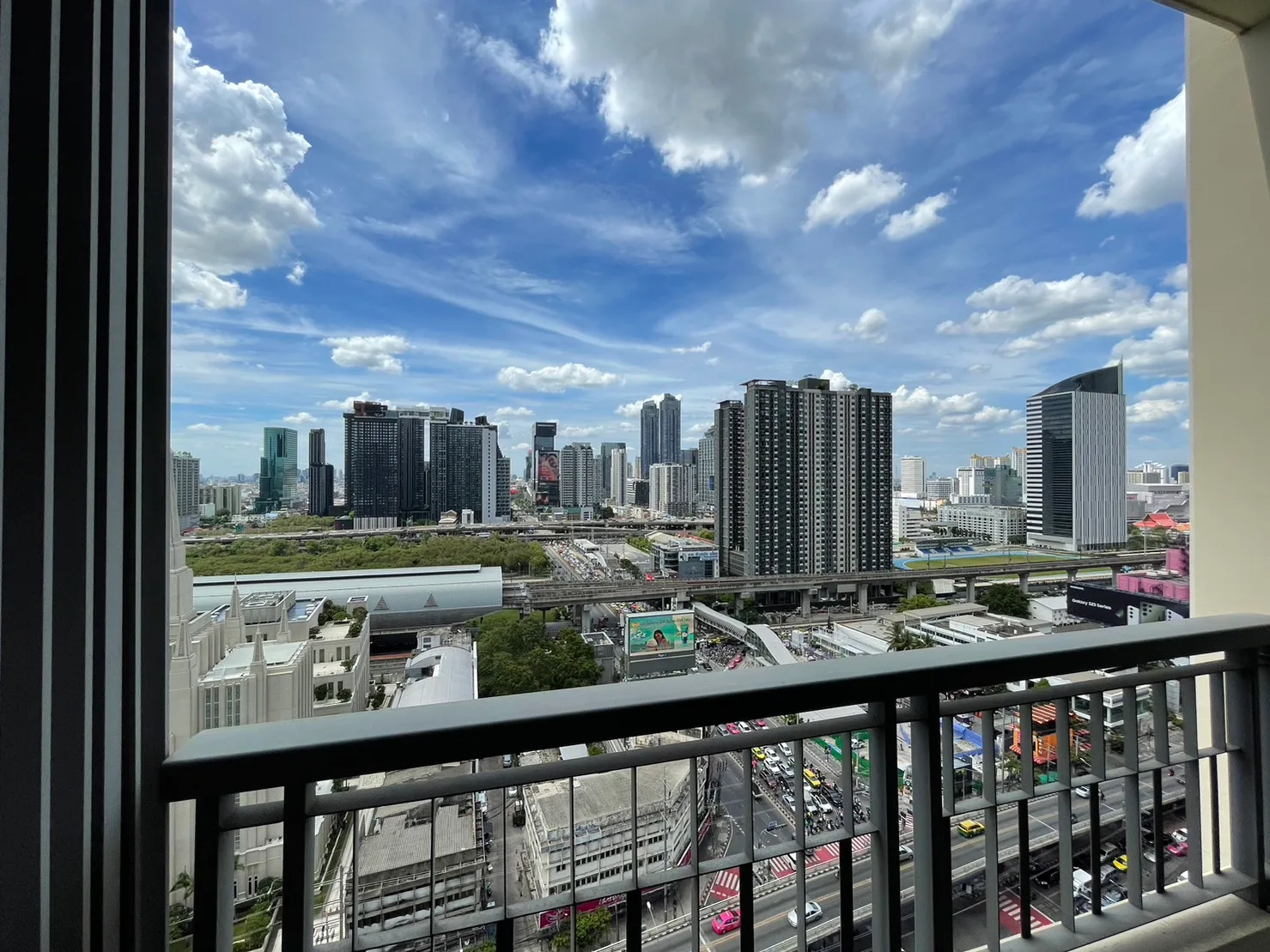 Q Asoke — photo 5