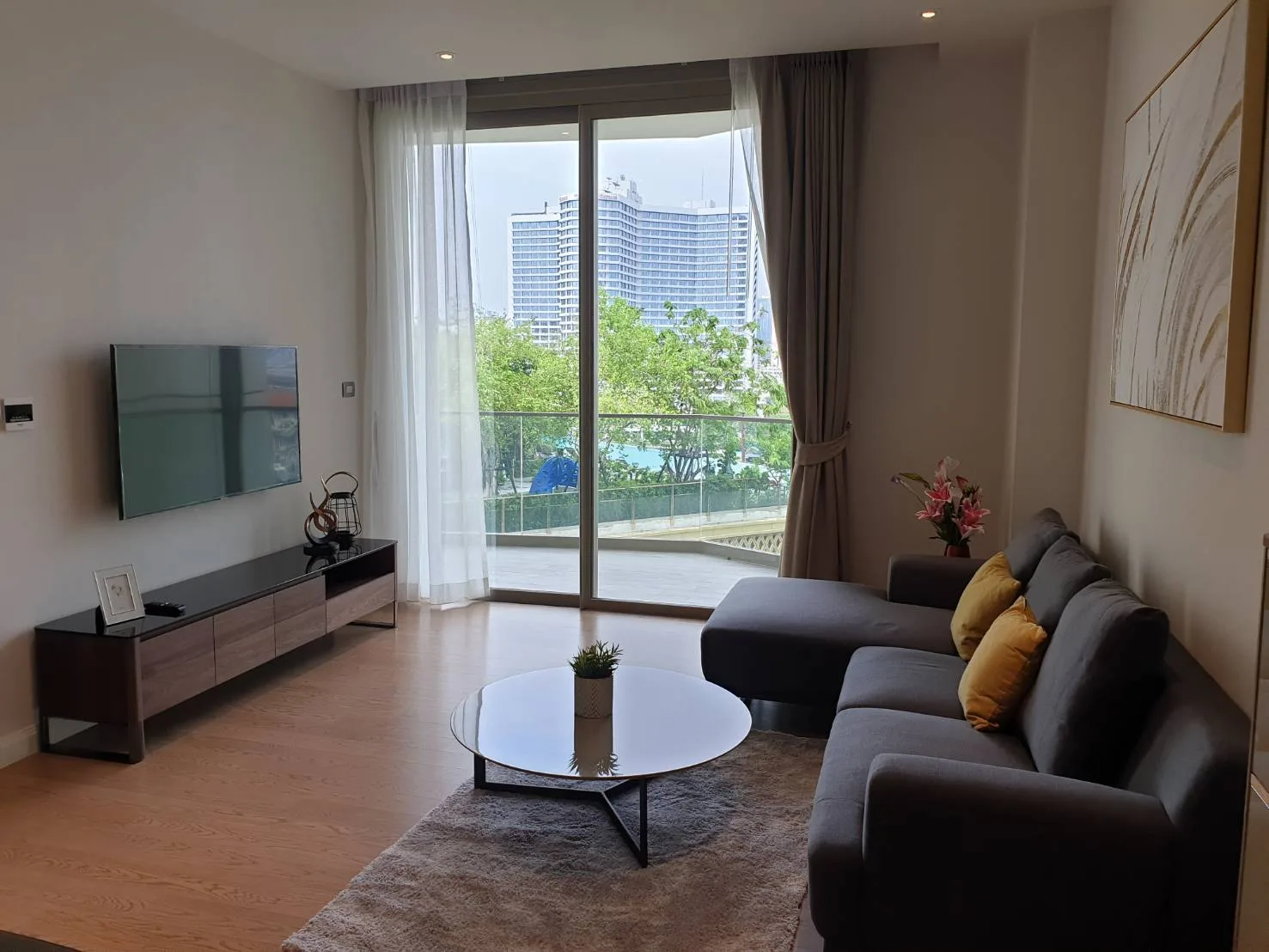 Magnolias Waterfront Residences — photo 4
