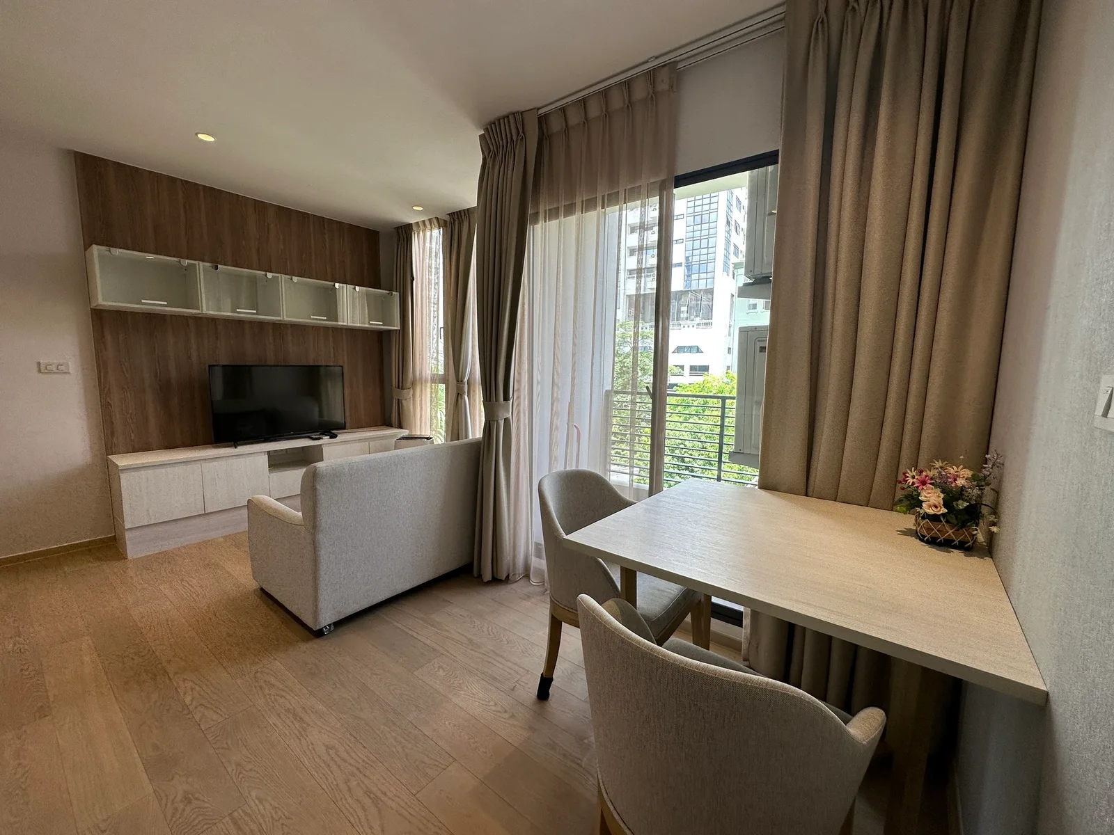 Runesu Thonglor 5 — photo 2