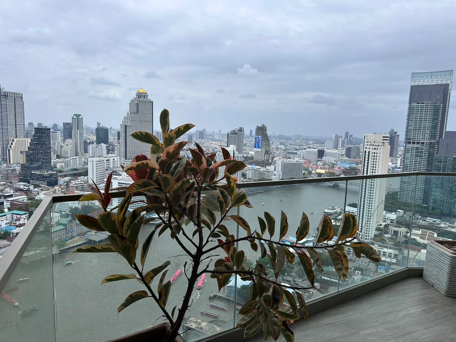 Magnolias Waterfront Residences — photo 9