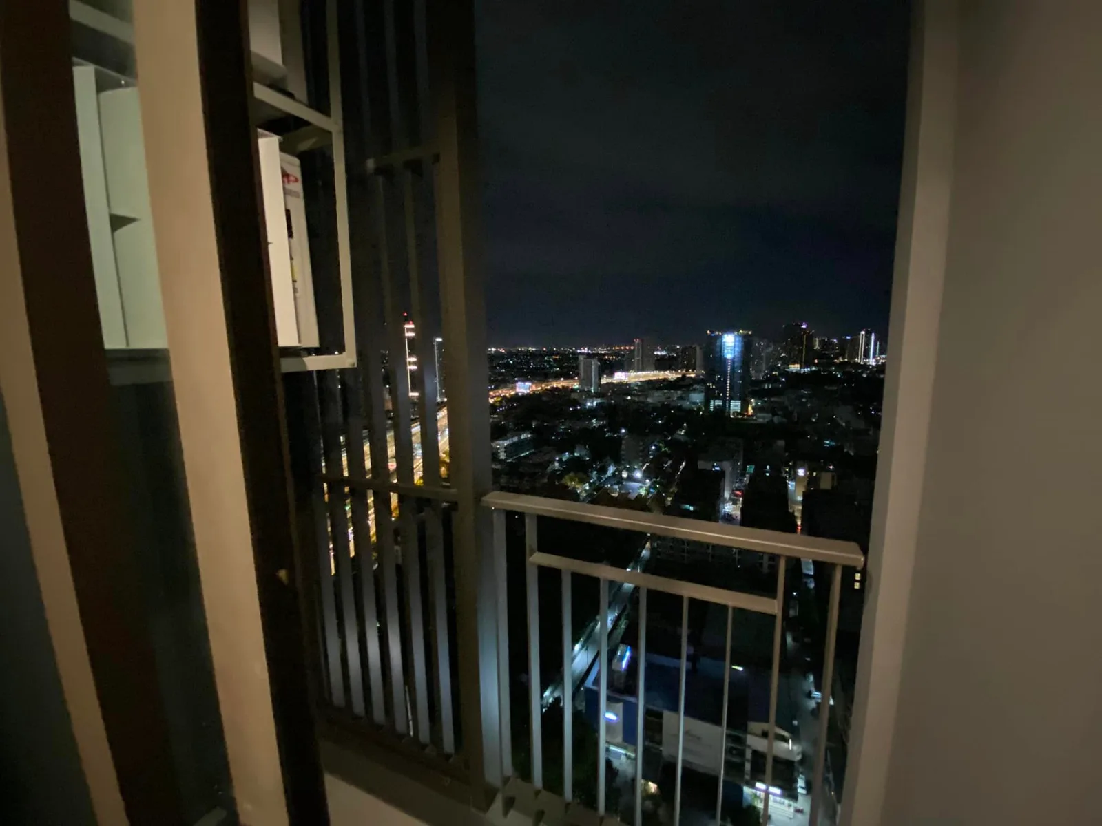 Life Sathorn Sierra — photo 9