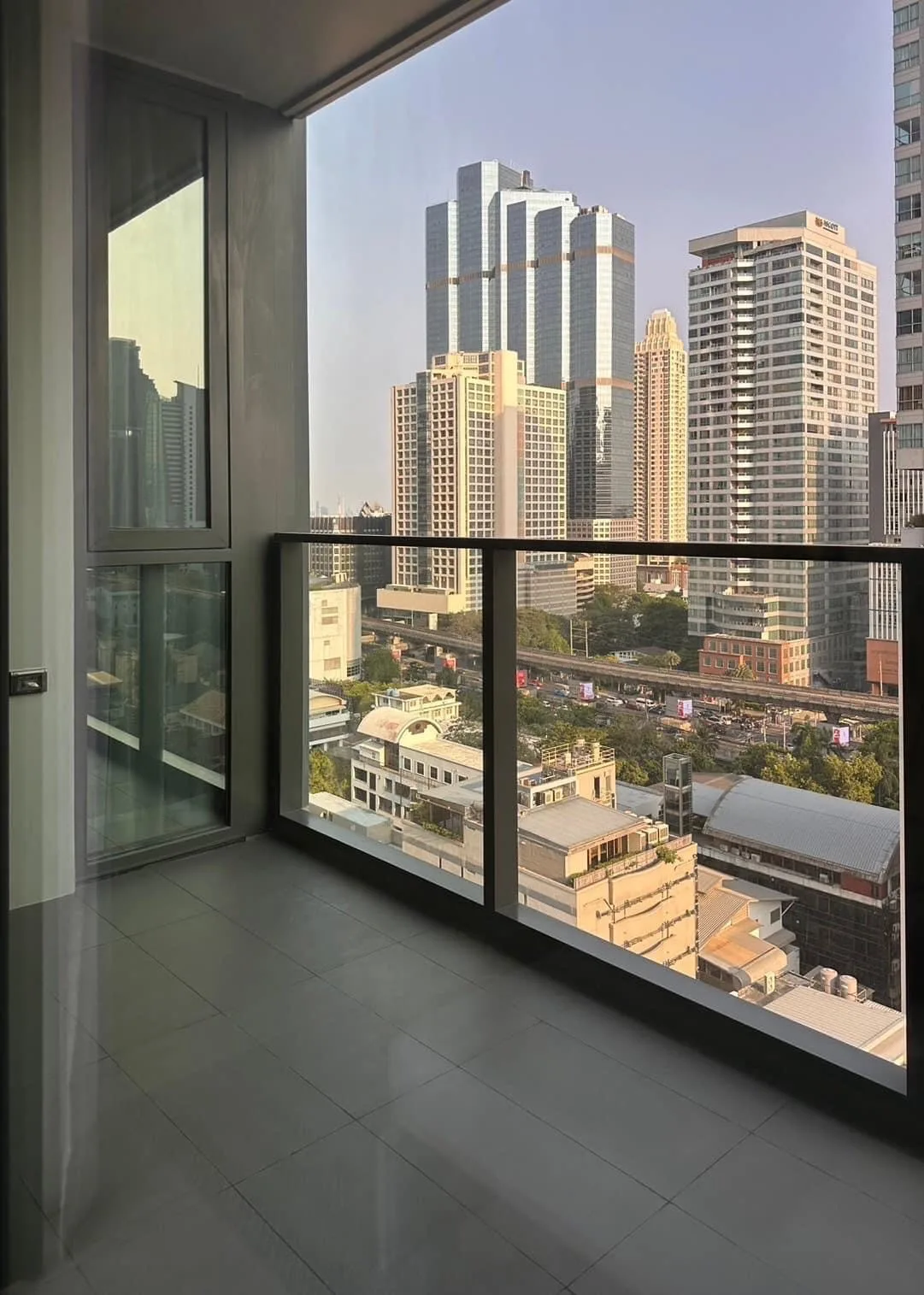 Tait Sathorn 12 — photo 12